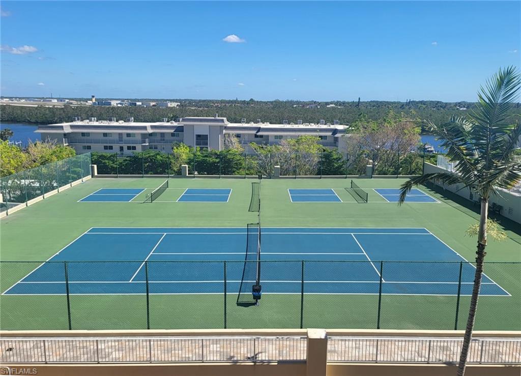 451 Bayfront Place, Unit 5206 Naples, FL 34102 - Photo 22 of 23 View of sport court