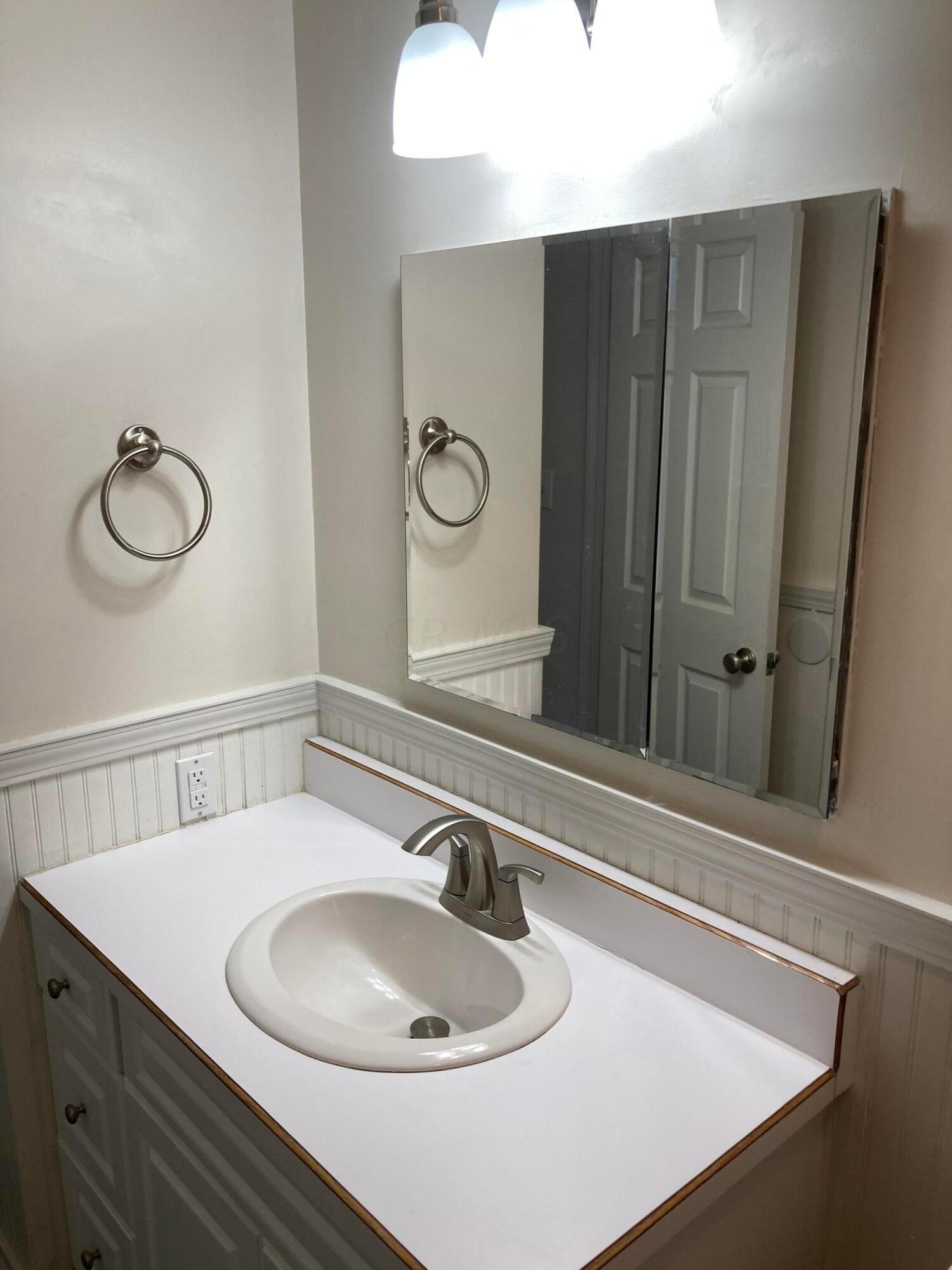 834 Linworth Road East, Unit 834 Columbus, OH 43235 - Photo 14 of 34 IMG_9758