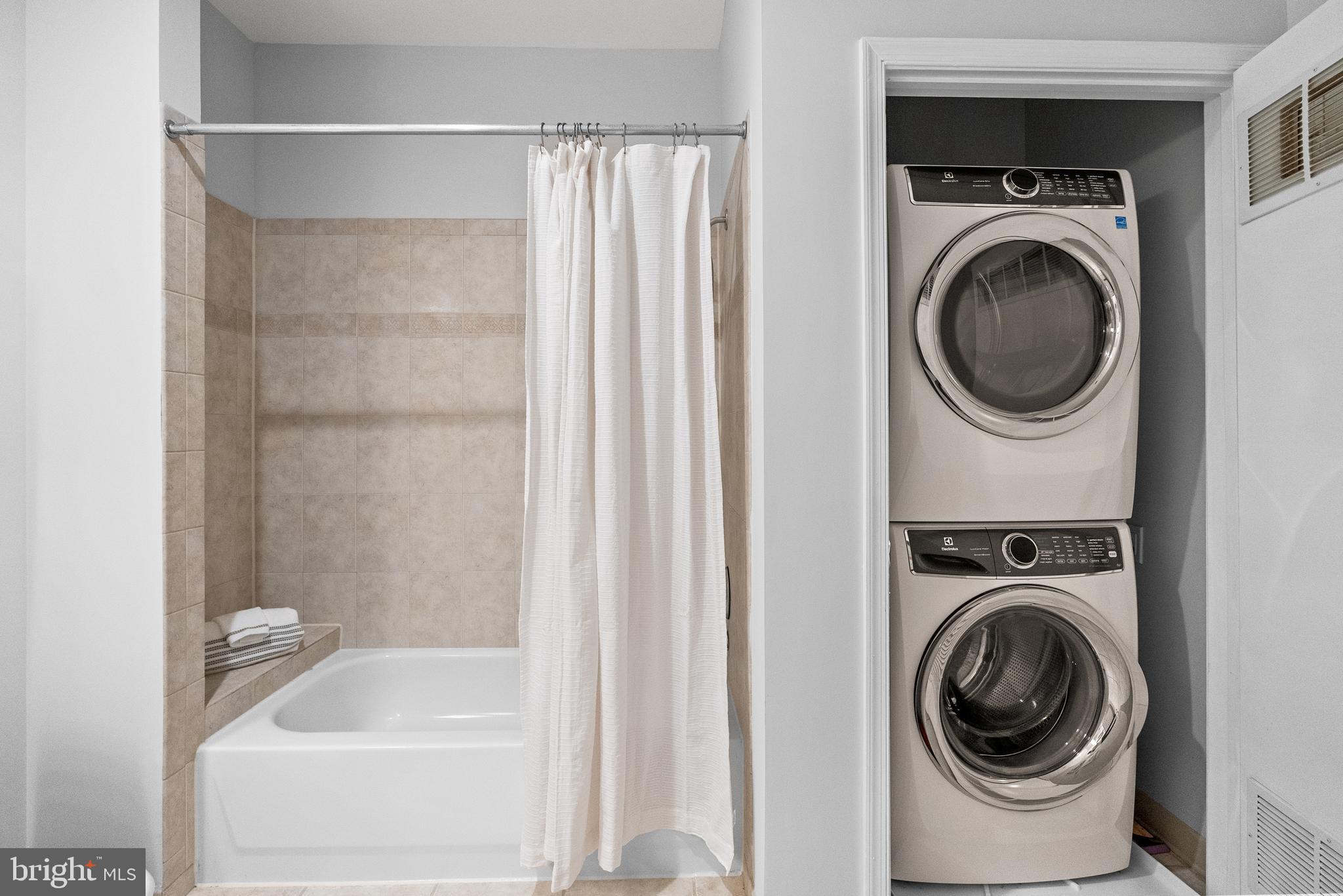 8045 Newell Street, Unit 512 Silver Spring, MD 20910 - Photo 38 of 49 SPECIAL FEATURE: Separate Washer / Dryer