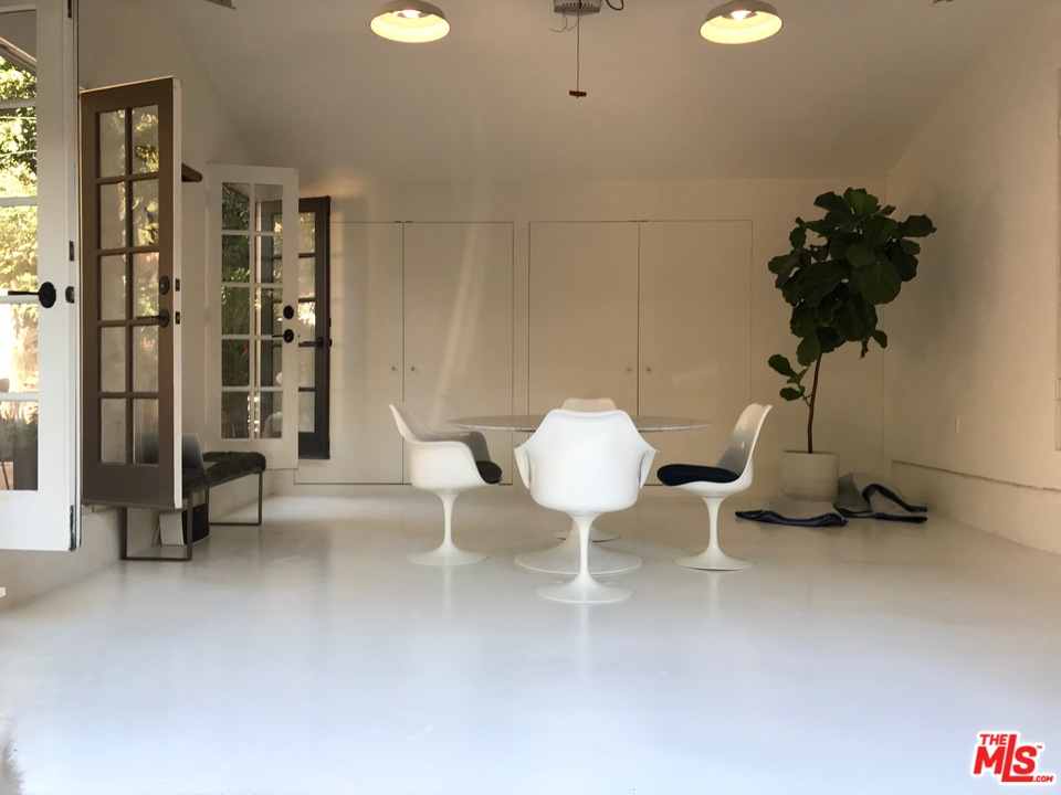 558 East Channel Road Santa Monica, CA 90402 - Photo 27 of 34 a view of livingroom with furniture