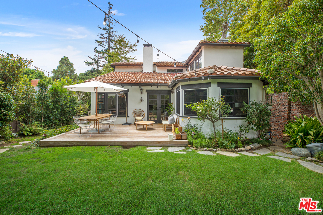 558 East Channel Road Santa Monica, CA 90402 - Photo 31 of 34 a front view of a house with garden and sitting area