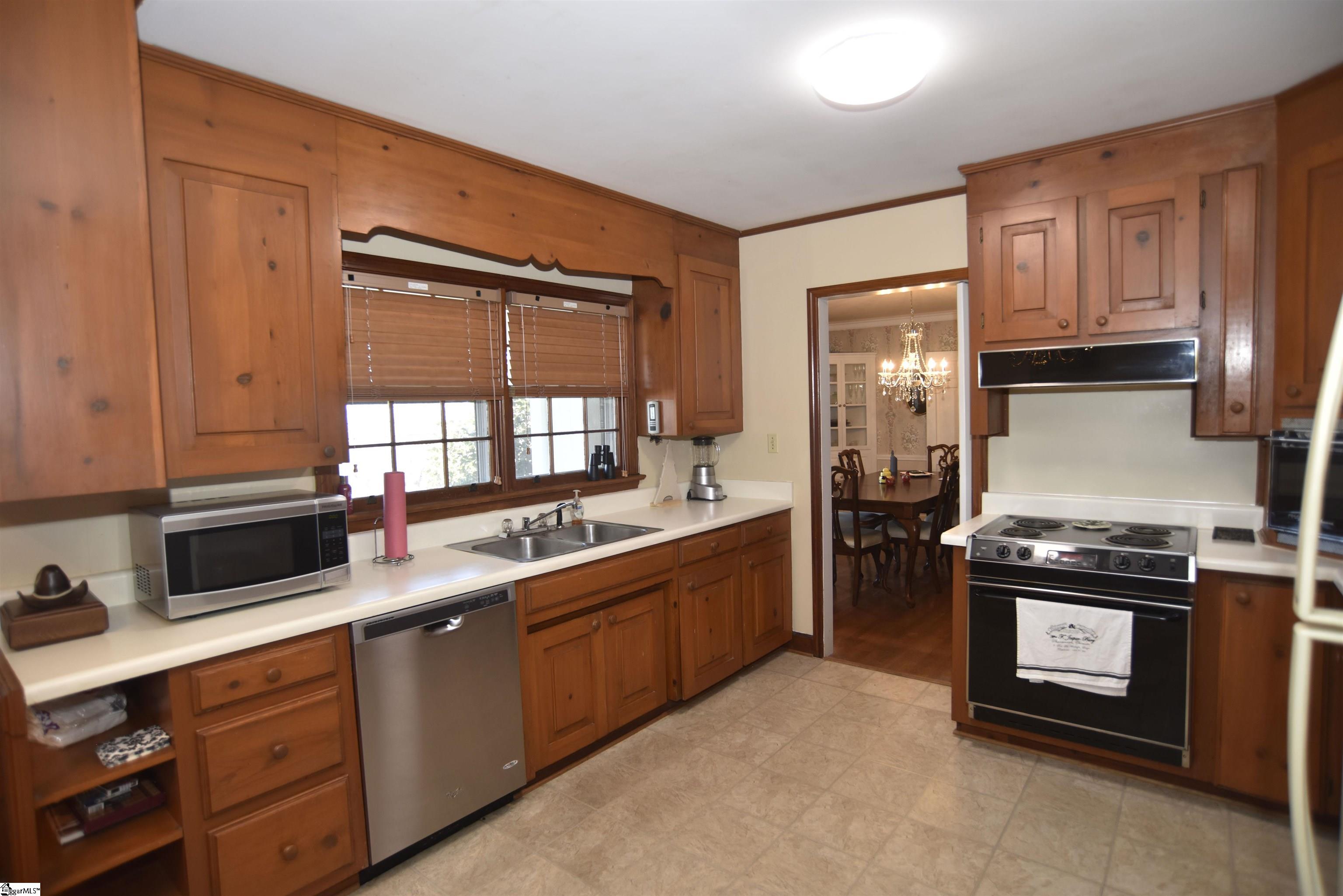 239 Sheffield Road Greer, SC 29651 - Photo 4 of 30