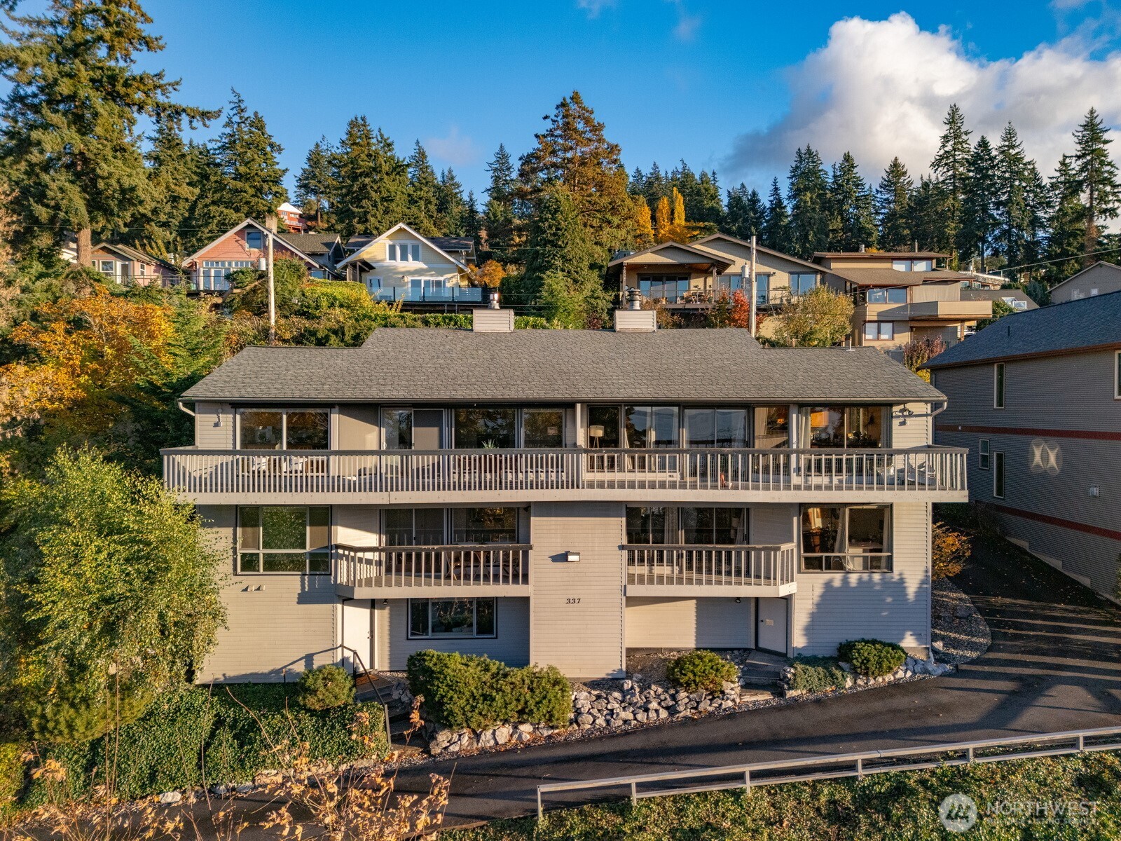 337 South State Street, Unit 2 Bellingham, WA 98225 - Photo 4 of 40 front view of a house with a small yard