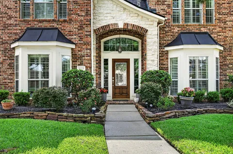 $699,000 | 10111 Earlington Manor Drive, Spring, TX 77379