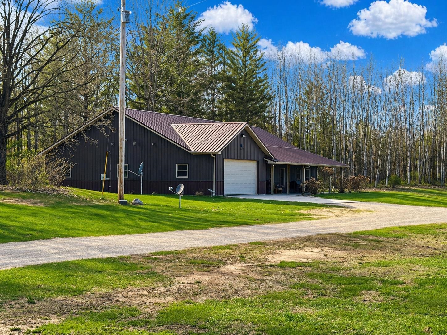 7765 North Summerton Road Clare, MI 48617 - Photo 2 of 21