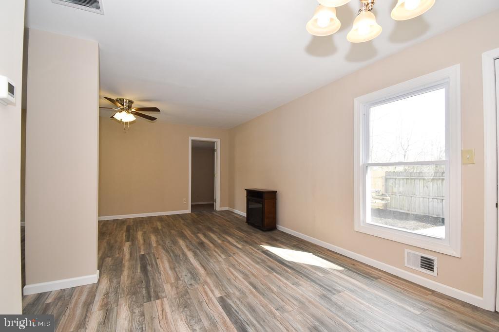 21 Stagecoach Road Southampton, NJ 08088 - Photo 11 of 55 Dining area into living space