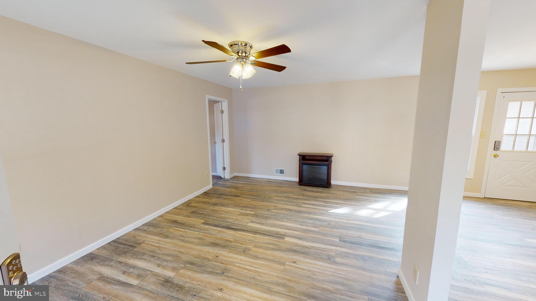 21 Stagecoach Road Southampton, NJ 08088 - Photo 6 of 55 Living area with new laminate flooring