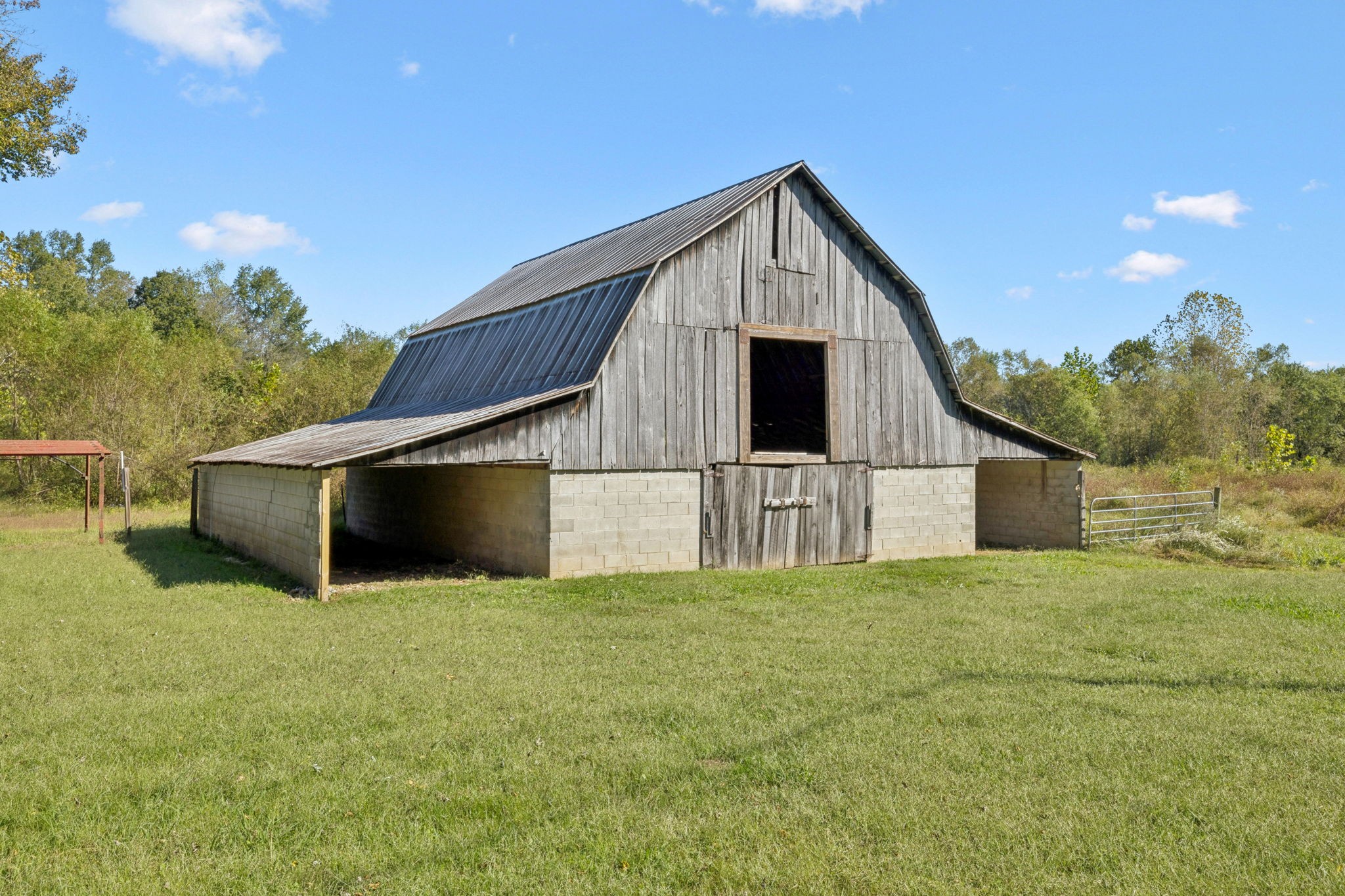 10446 Bold Springs Road McEwen, TN 37101 - Photo 31 of 54 a view of a house with a yard