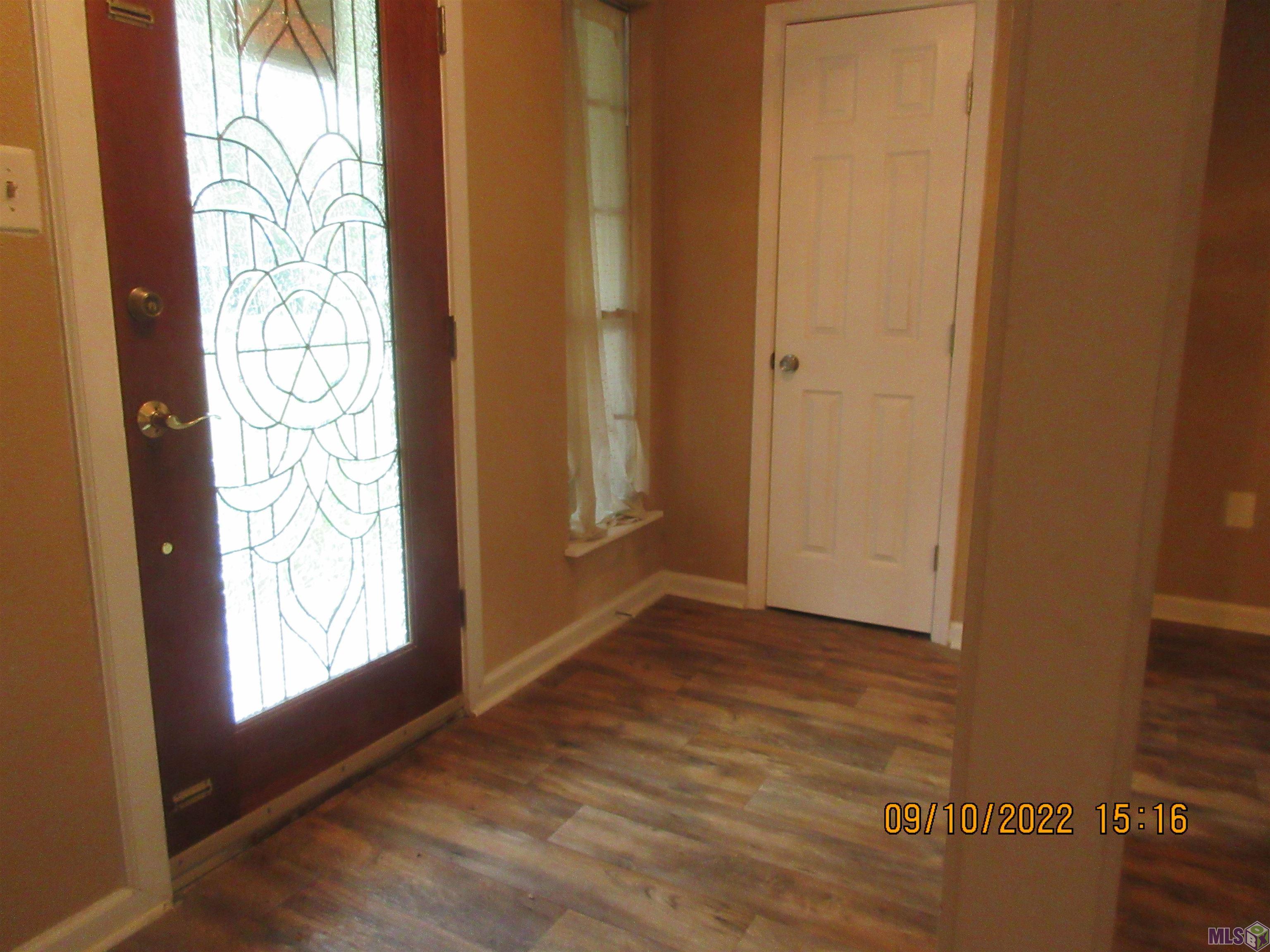 15321 Country Road Greenwell Springs, LA 70739 - Photo 2 of 14 Foyer