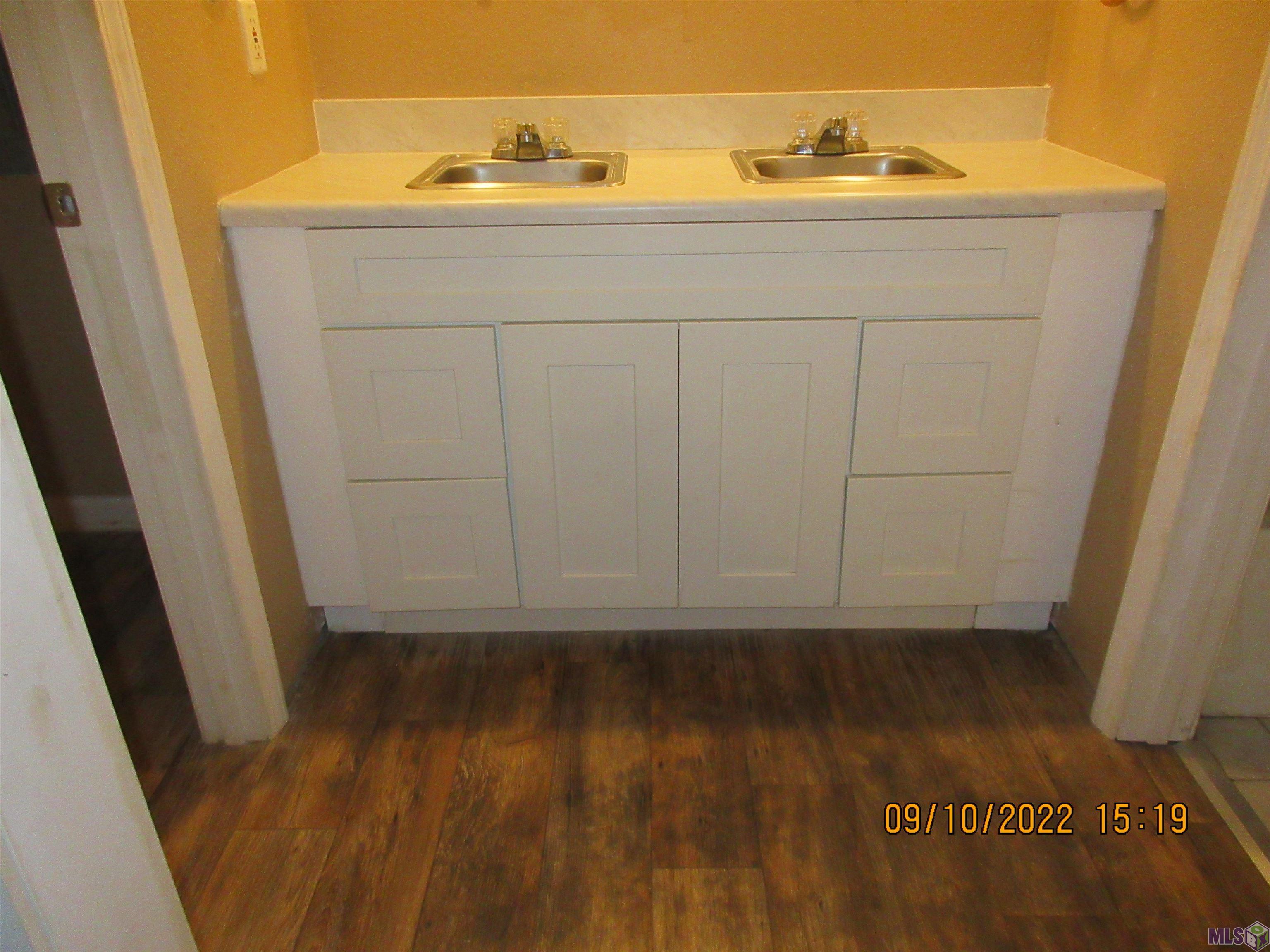 15321 Country Road Greenwell Springs, LA 70739 - Photo 7 of 14 Master Bath