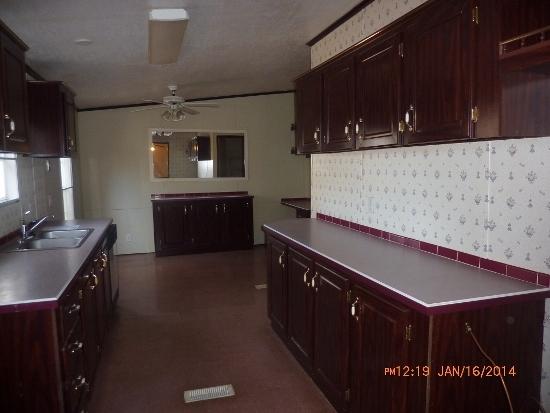 1273 Ridgeview Drive Clinton, TN 37716 - Photo 1 of 8 1kitchen