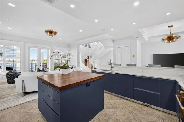 $2,400,000 | 334 Southwest Atlanta Avenue, Stuart, FL 34994