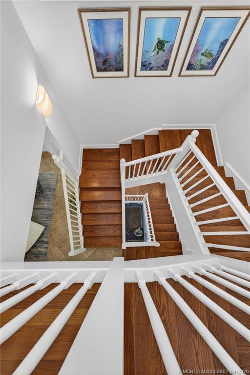 334 Southwest Atlanta Avenue Stuart, FL 34994 - Photo 35 of 55 Stairwell