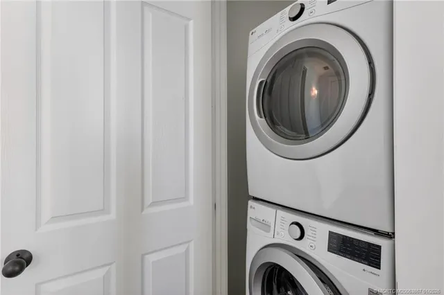 $2,400,000 | 334 Southwest Atlanta Avenue, Stuart, FL 34994