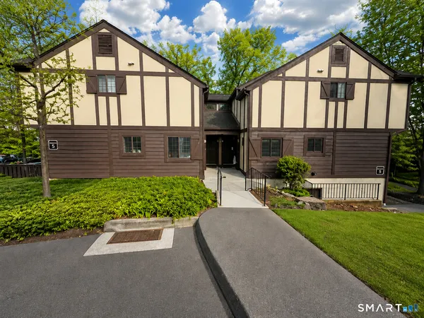 $2,150 | 9 Tara Drive, Unit 9, Brookfield, CT 06804