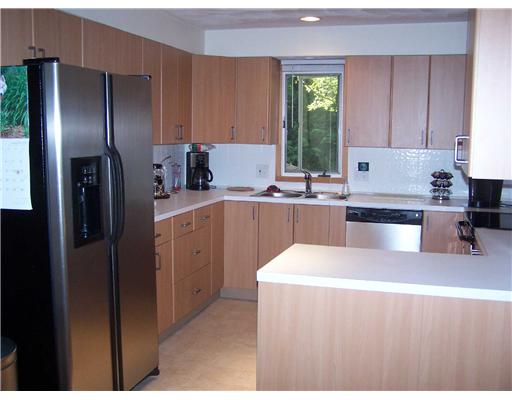 19 Pine Road Glocester, RI 02814 - Photo 7 of 12 Kitchen.