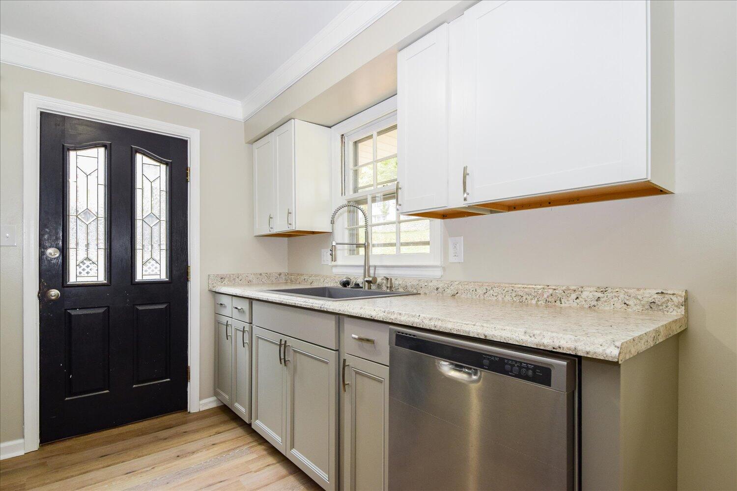 731 Estates Road Southeast Roanoke, VA 24014 - Photo 4 of 22 04-731 Estates-4