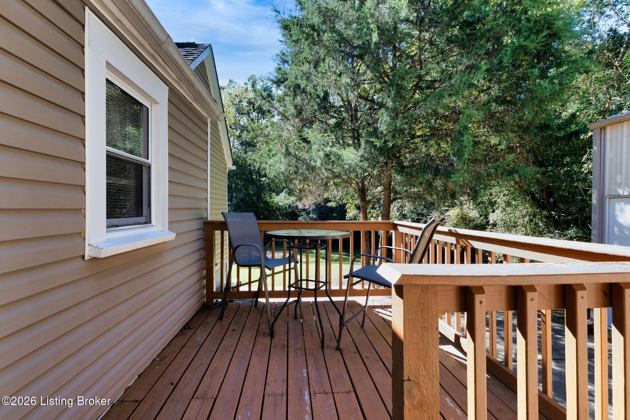4616 Curve Hill Road Louisville, KY 40299 - Photo 29 of 39 Deck