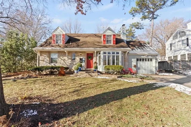 $650,000 | 5426 Mission Road, Fairway, KS 66205