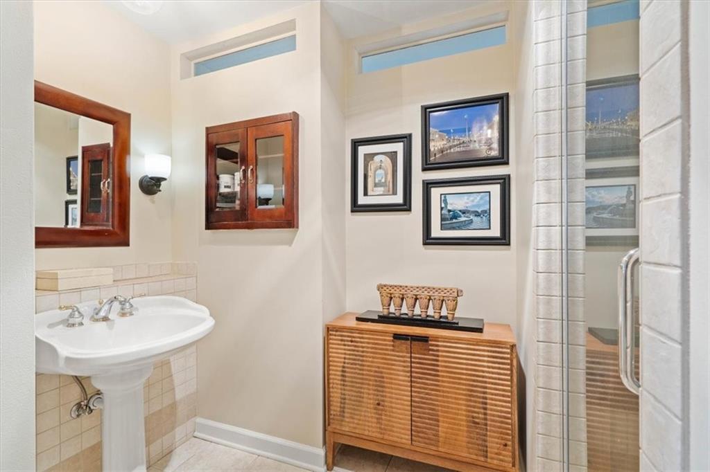 5426 Mission Road Fairway, KS 66205 - Photo 15 of 43