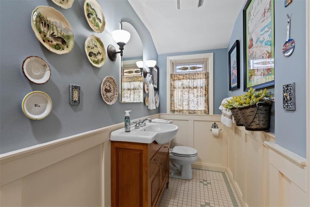 5426 Mission Road Fairway, KS 66205 - Photo 19 of 43