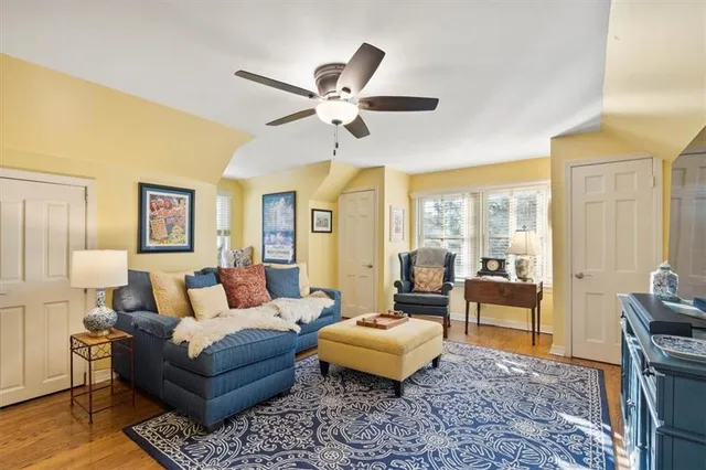 $650,000 | 5426 Mission Road, Fairway, KS 66205