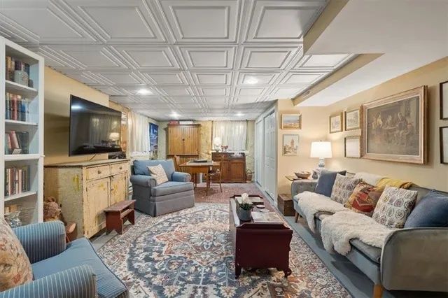 $650,000 | 5426 Mission Road, Fairway, KS 66205