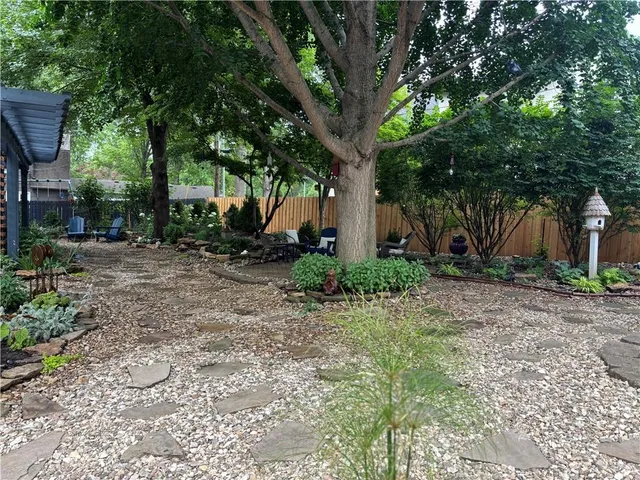 $650,000 | 5426 Mission Road, Fairway, KS 66205