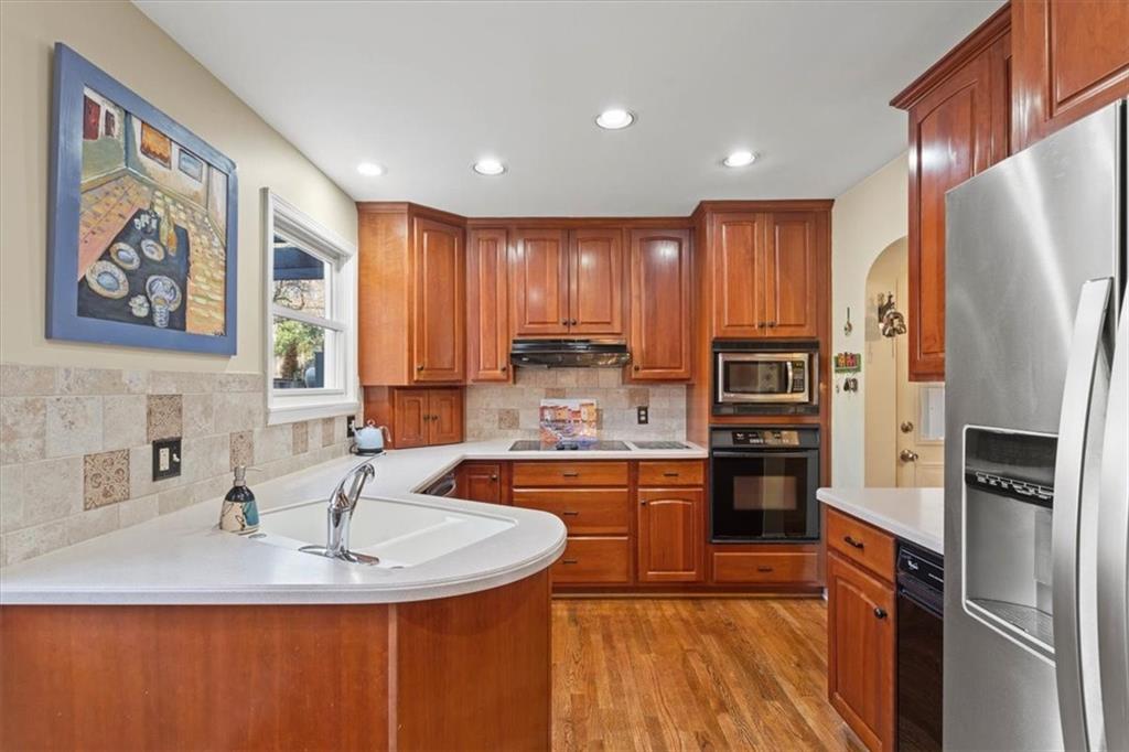 5426 Mission Road Fairway, KS 66205 - Photo 8 of 43