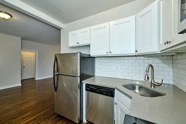 $1,900 | 1351 West Touhy Avenue, Unit 2N, Chicago, IL 60626