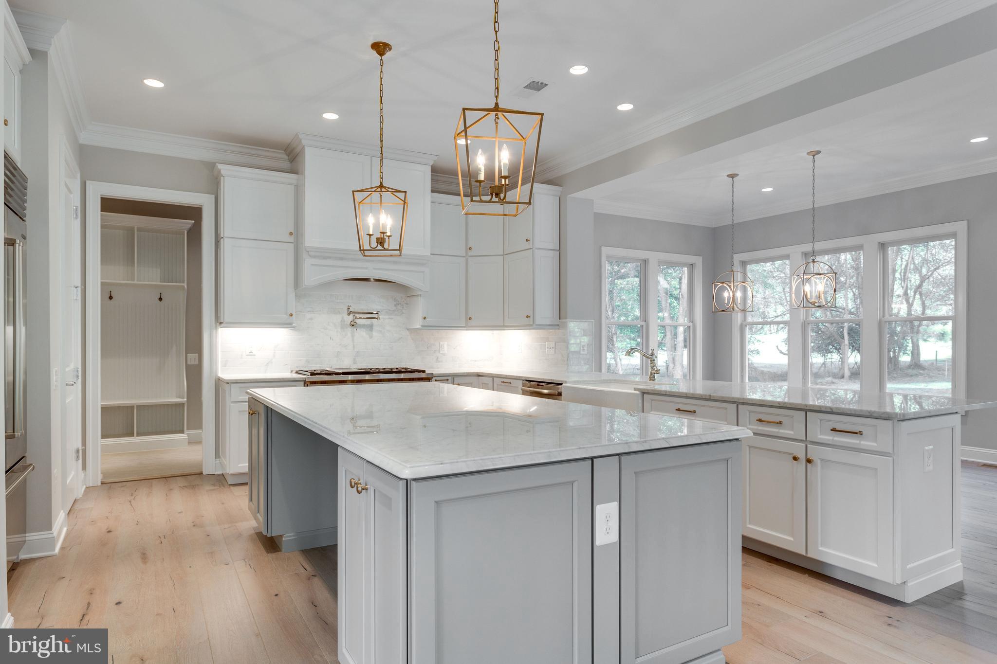 11701 Valley Road Fairfax, VA 22033 - Photo 11 of 36 Expansive Kitchen Islands with sitting