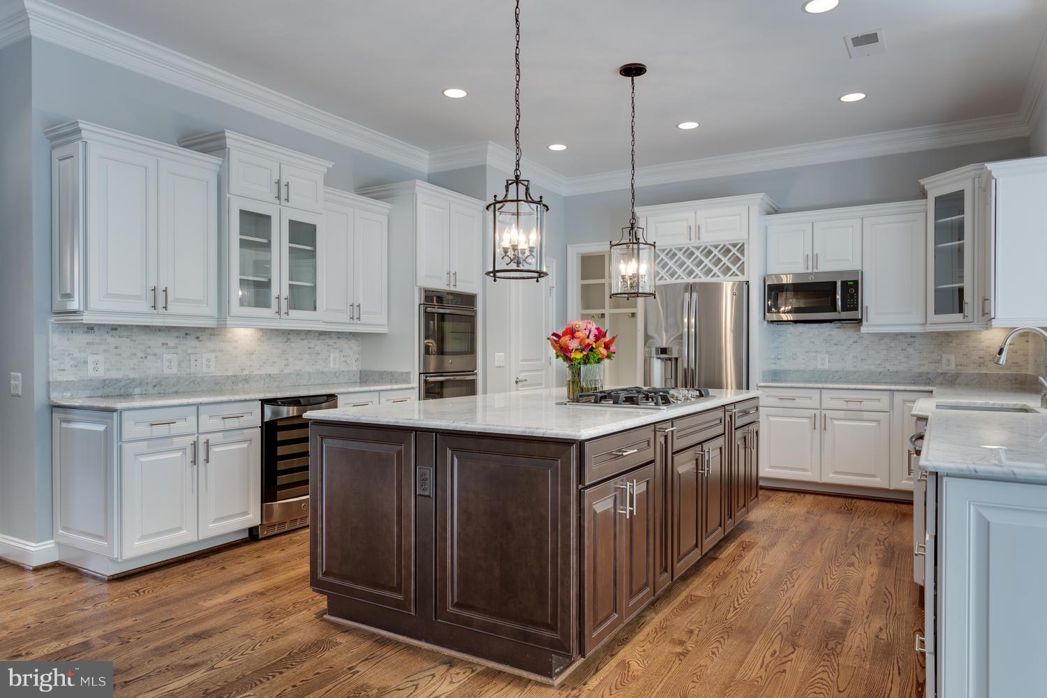 11701 Valley Road Fairfax, VA 22033 - Photo 27 of 36 Standard Kitchen