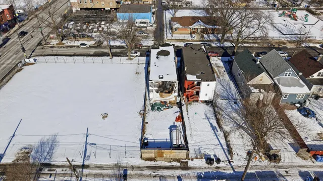 a picture of a wall with a white wall