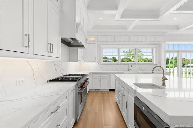 $5,999,999 | 44 Club Lane, Remsenburg, NY 11960