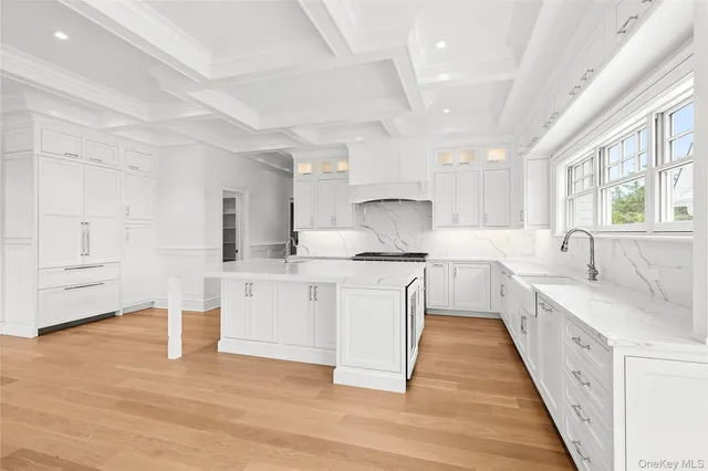 $5,999,999 | 44 Club Lane, Remsenburg, NY 11960