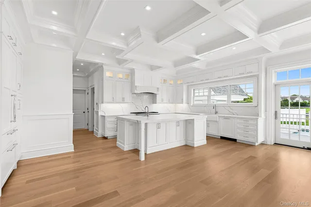 $5,999,999 | 44 Club Lane, Remsenburg, NY 11960