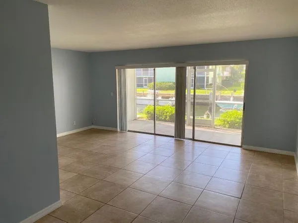 $200,000 | 120 Wettaw Lane, Unit 112, North Palm Beach, FL 33408