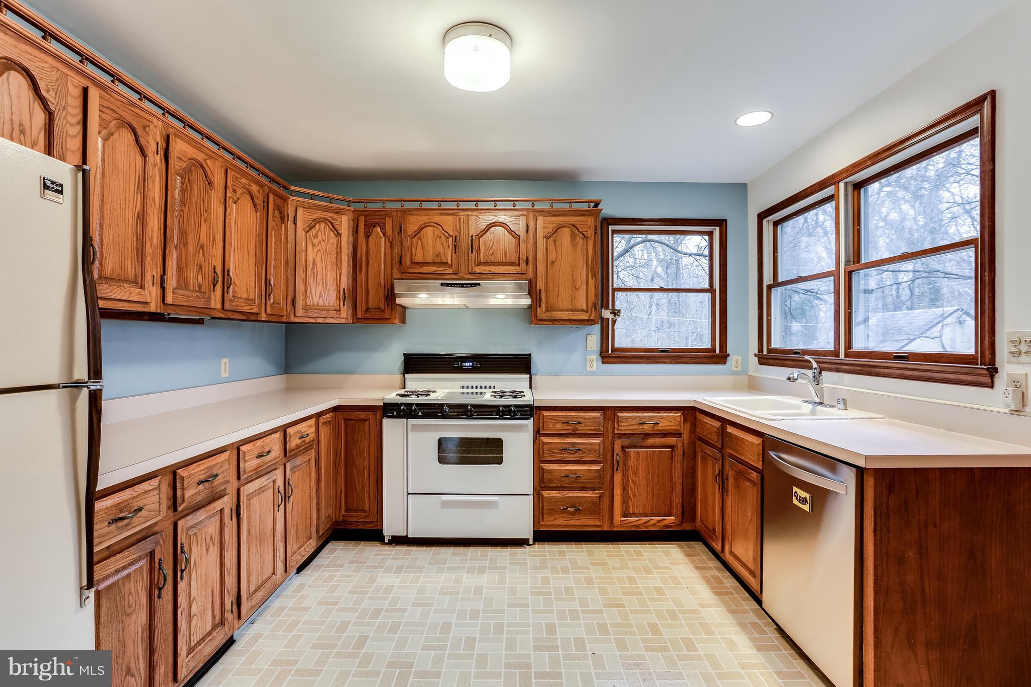 501 Nottingham Road Baltimore, MD 21229 - Photo 15 of 27 Kitchen addition with Oak Cabinetry