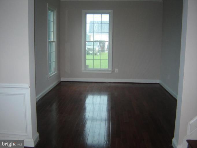 832 Holy Cross Road Street, MD 21154 - Photo 11 of 24 Living Room
