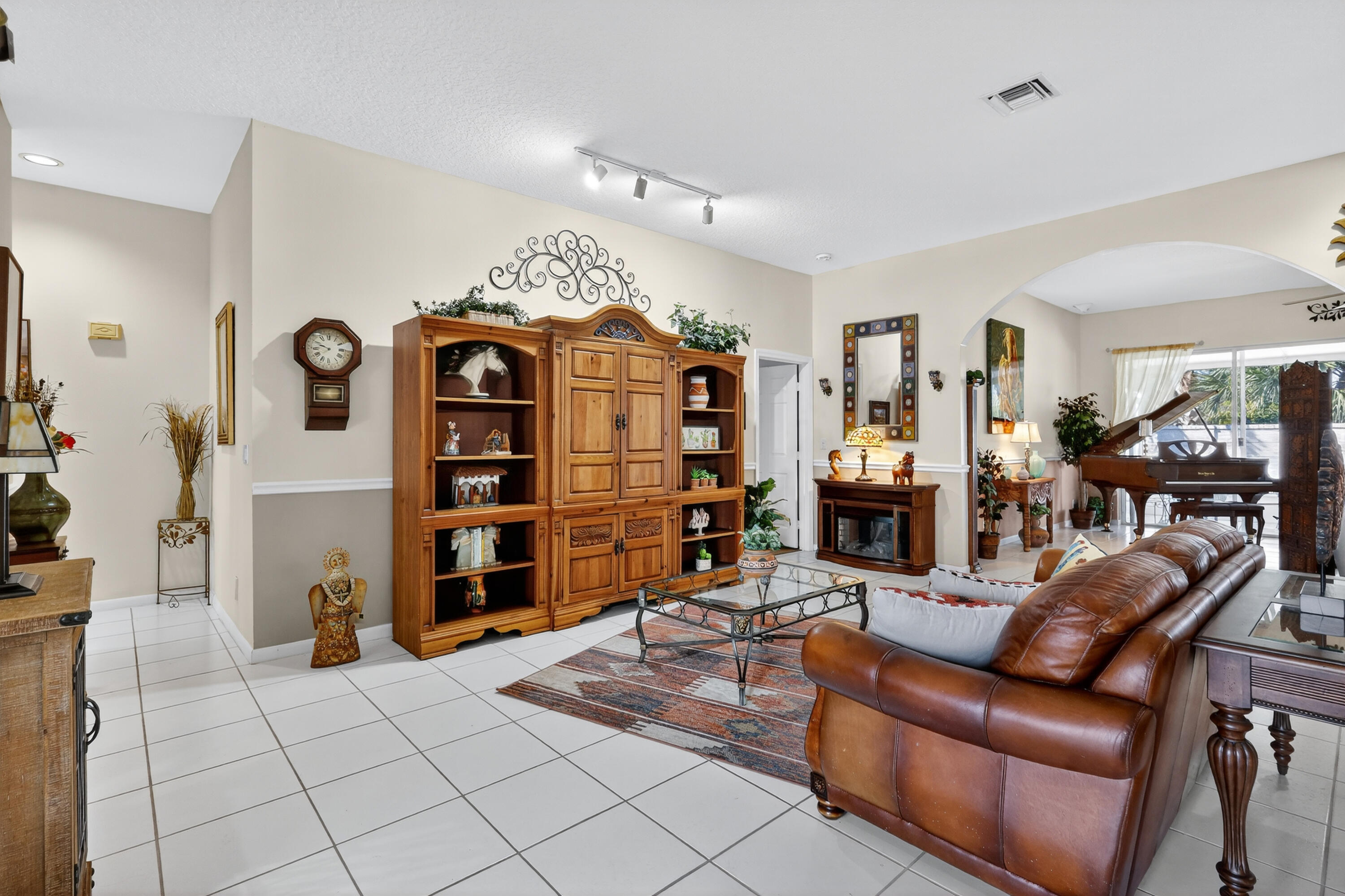 3747 Spring Crest Court Lake Worth, FL 33467 - Photo 4 of 38 7-print-_82A6903