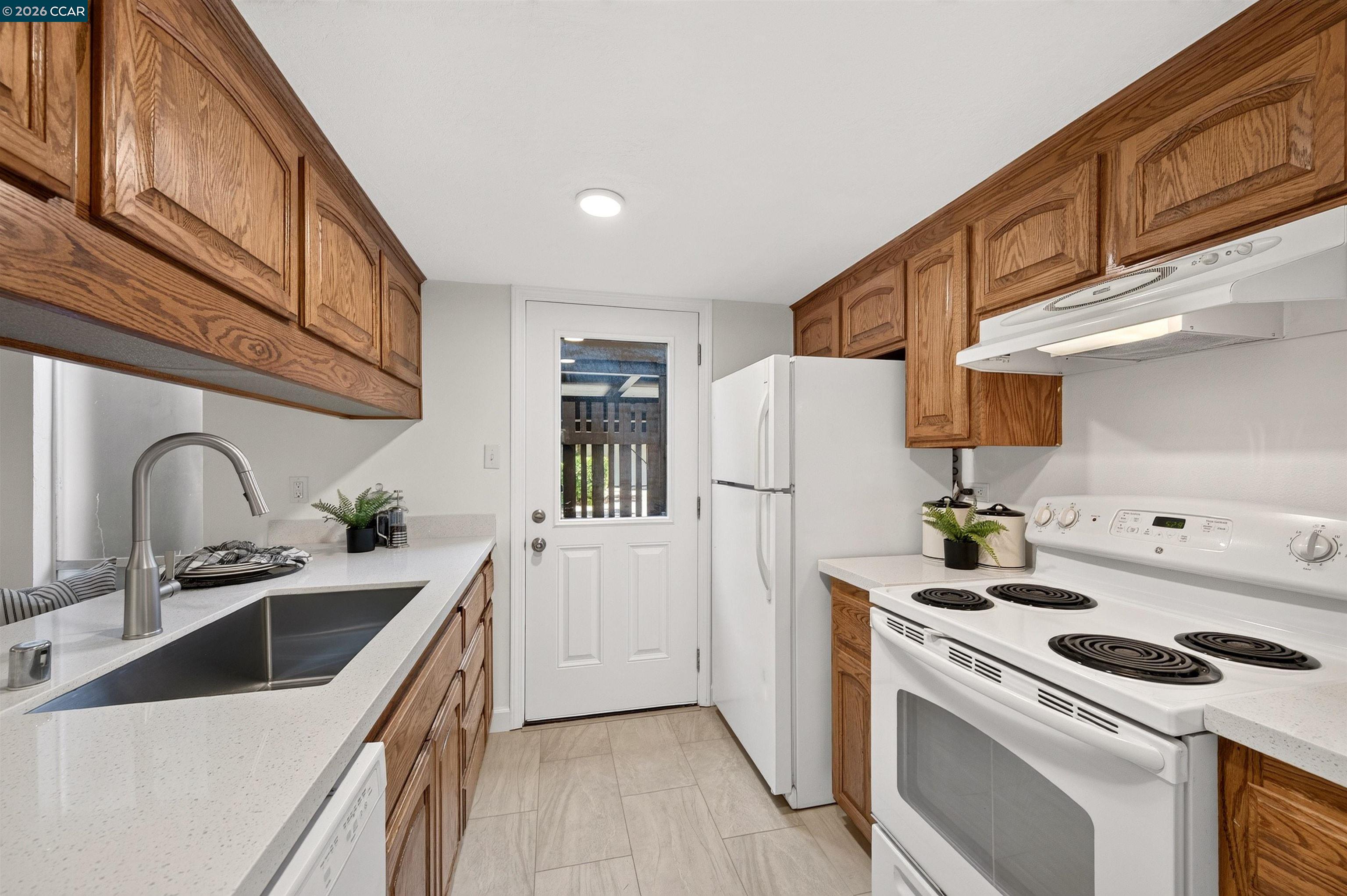 5491 Roundtree Drive, Unit C Concord, CA 94521 - Photo 9 of 18