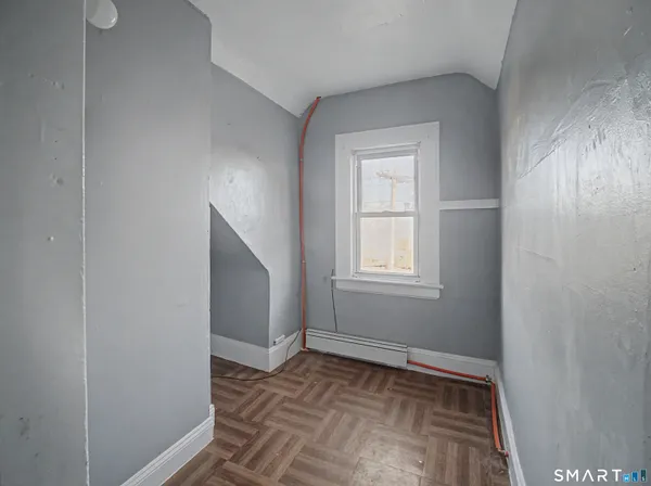 $2,400 | 1872 North Avenue, Bridgeport, CT 06604