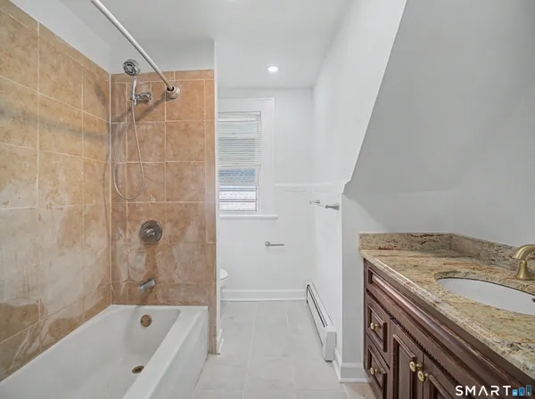 $2,400 | 1872 North Avenue, Bridgeport, CT 06604