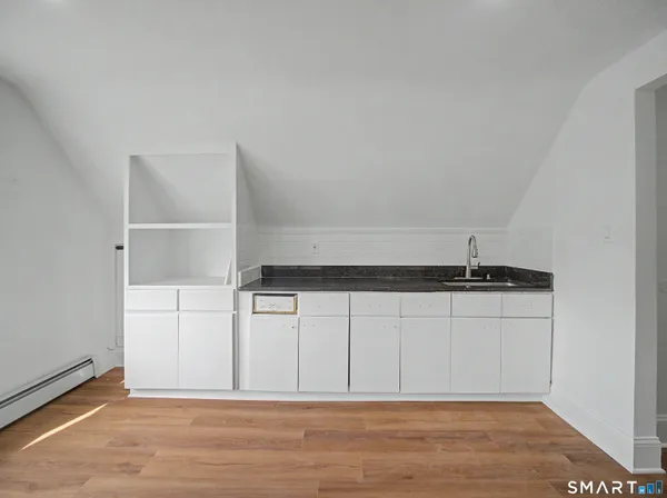 $2,400 | 1872 North Avenue, Bridgeport, CT 06604