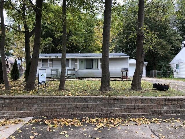 990 Pine Tree Road Lake Orion, MI 48362 - Photo 1 of 6 IMG_1857.jpg