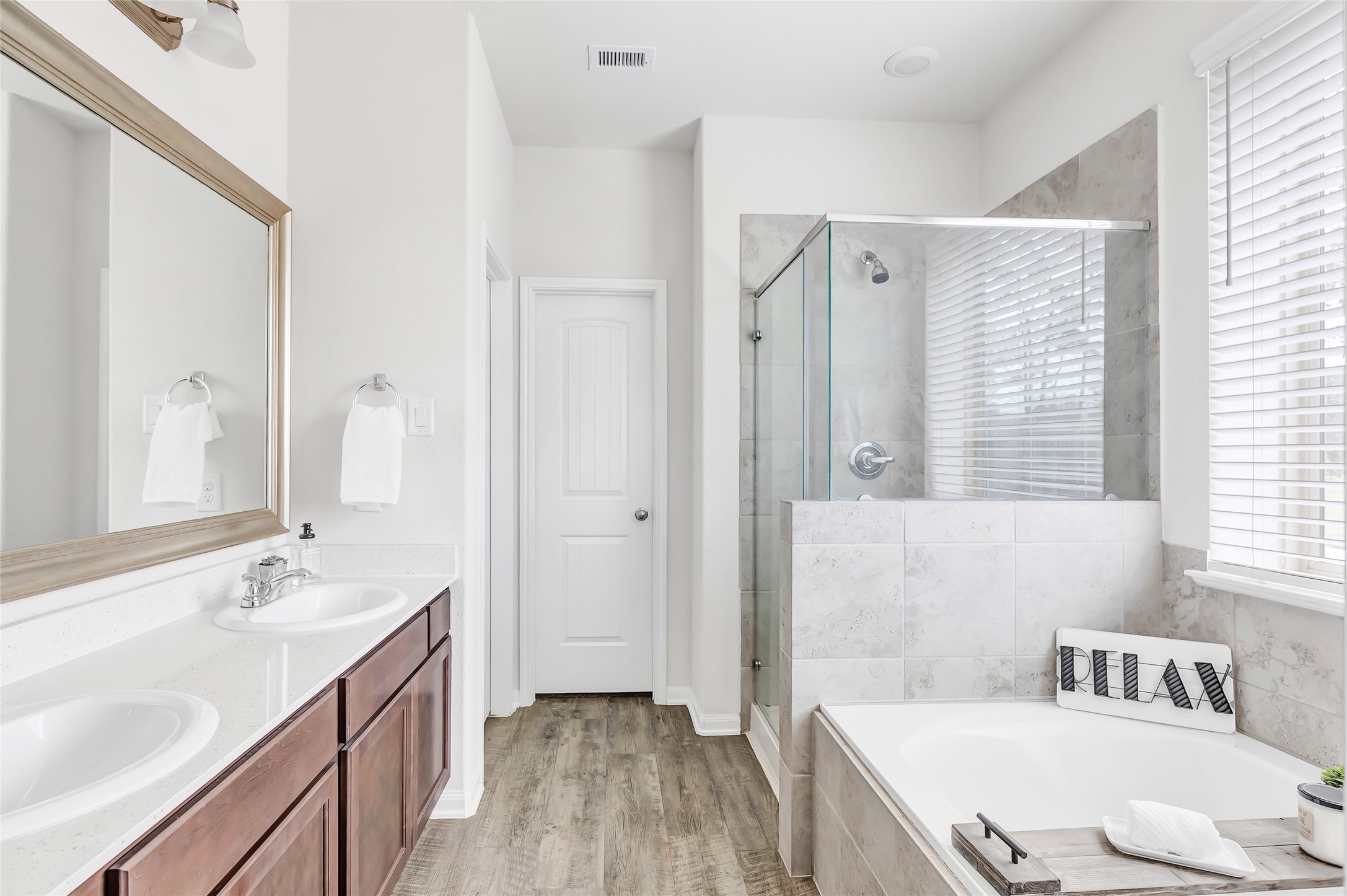 28511 Riverside Crest Lane Houston, TX 77336 - Photo 27 of 41 a bathroom with a sink and a bathtub