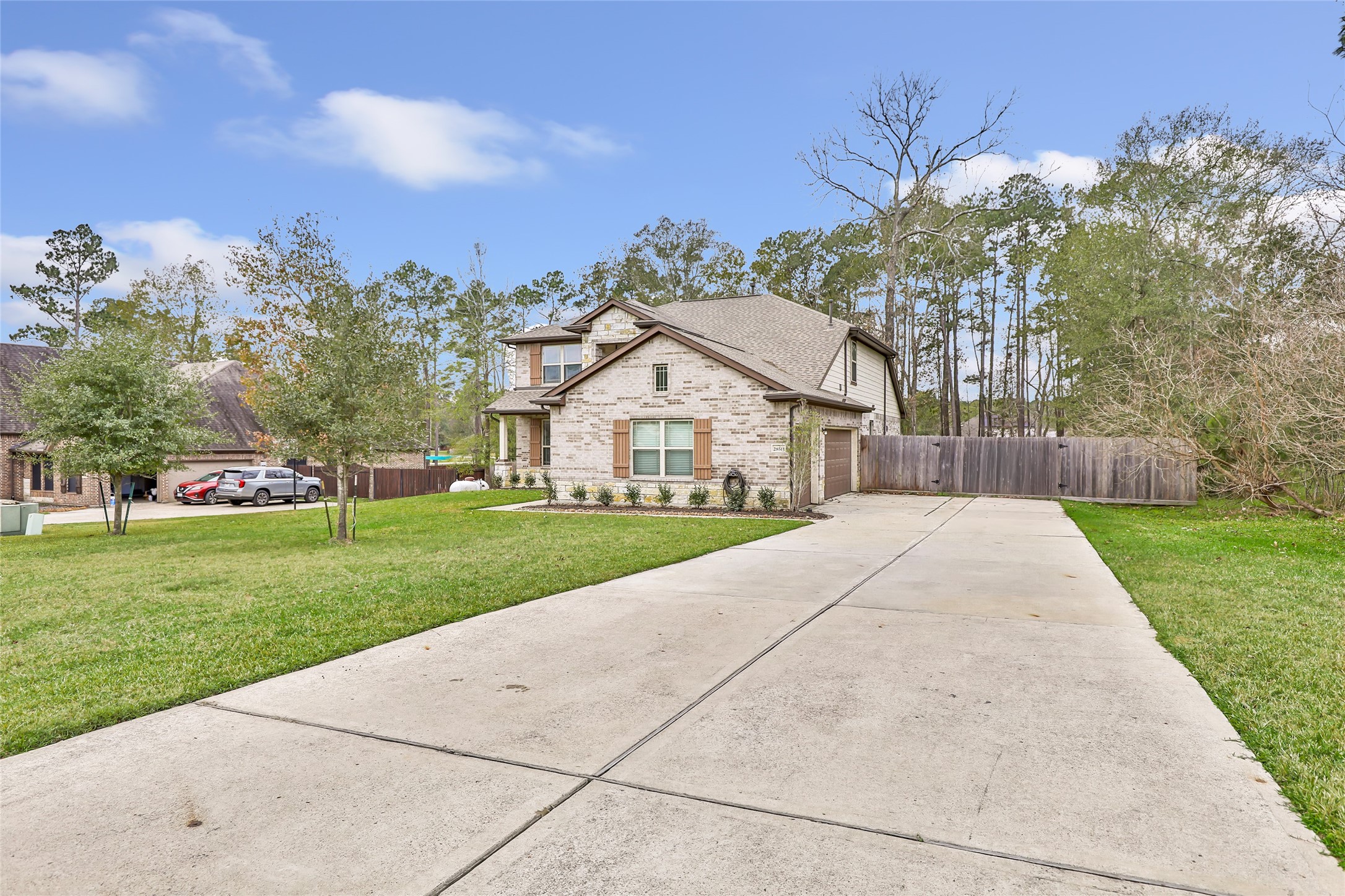 28511 Riverside Crest Lane Houston, TX 77336 - Photo 4 of 41 front view of a house with a yard