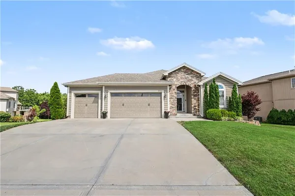 $485,000 | 5724 North Kirkwood Avenue, Kansas City, MO 64151