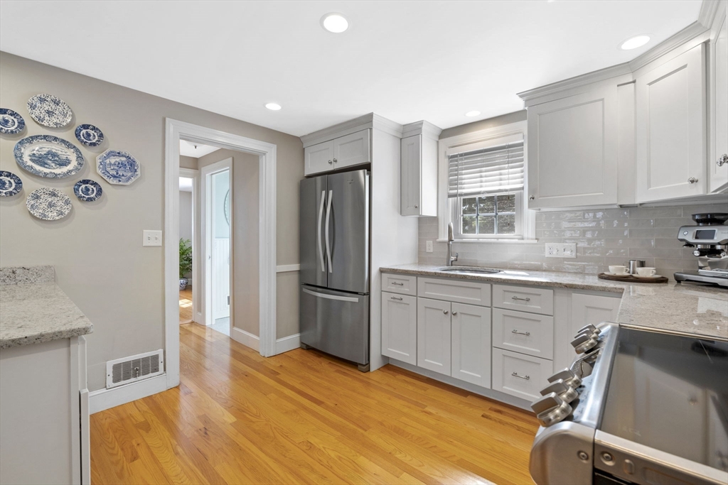 214 High Street Reading, MA 01867 - Photo 12 of 39