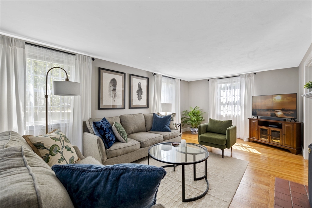 214 High Street Reading, MA 01867 - Photo 4 of 39